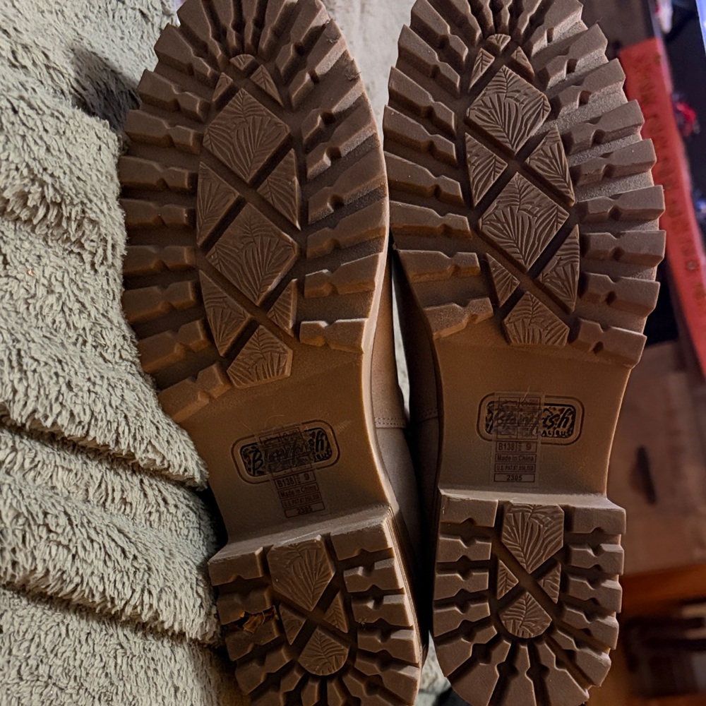 Like new beige ankle boots, zip in back. - Picture 4 of 4